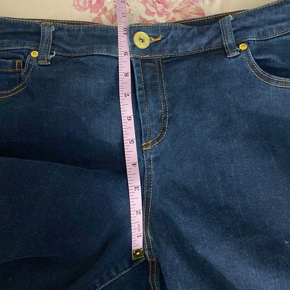 INC Denim | Skinny Leg Curvy Fit Short Style - Picture 11 of 12